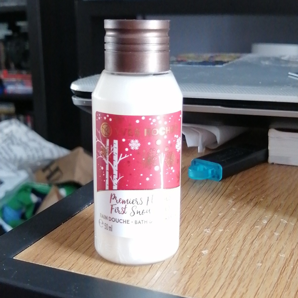 2$ Add On⭐Yves rocher 1st snowflakes bath/shower gel